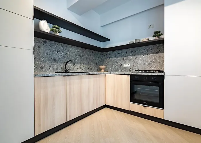 North By Urbanesq Cortina D